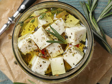 Queijo temperado para aperitivo