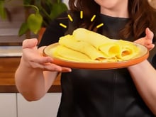 Massa de panqueca de liquidificador sem farinha de trigo virou a receita oficial do café da manhã de domingo aqui em casa