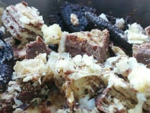 Pavê de biscoito waffer com cobertura de chocolate