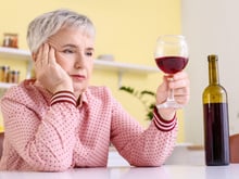 Jeremy London, cirurgião cardíaco: "Mesmo o consumo moderado de álcool pode causar ou agravar a pressão alta"