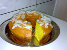 Bolo de cenoura com cobertura de caramelo