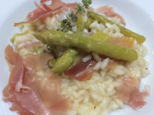 Risoto de aspargo fresco com presunto de parma