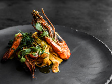 Um mergulho na alta gastronomia sem sair de casa com a série Hotéis que valem a viagem