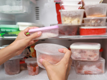 O guia definitivo sobre o que pode (e o que não pode) ser armazenado no freezer