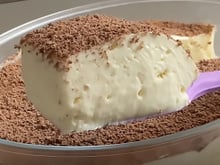 Sobremesa fácil e cremosa com apenas 4 ingredientes: é só bater no liquidificador e levar para a geladeira