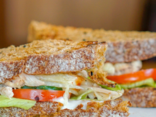 Sanduíche natural de frango com creme de ricota: o lanche perfeito para os blocos de Carnaval que não estraga no calor