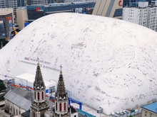 Nem barulho, nem poeira: brasileira mostra obra dentro de bolha na China e motivo surpreende seguidores