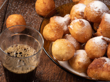 Bolinho de chuva rápido, simples e saboroso para dividir com a família acompanhado de um bom cafézinho