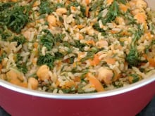 Arroz integral com grão de bico, cenoura e couve