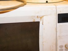 Quais são os reais perigos de um micro-ondas enferrujado e quando trocar o aparelho