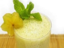 Vitamina de frutas e hortelã com Ades