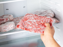 Congelar carne no dia em que ela está prestes a estragar: truque de gênio ou erro?