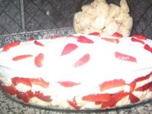 Torta de morango com suspiro deliciosa