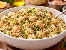 Parece maionese de batata, mas é uma salada de couve-flor com atum muito mais leve que virou meu jantar favorito