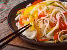 Receitas com bifum: confira pratos com o macarrão de arroz