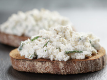 Como fazer ricota caseira temperada: aprenda com o TudoGostoso