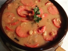 Feijão carioca com linguiça calabresa