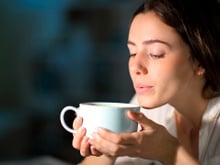 Só leva 2 minutos: a bebida noturna e o ritual de 3 etapas que um médico recomenda para dormir melhor e acordar mais disposto