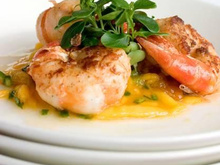 Camarão com manga e molho de damasco