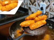 Croquete de queijo sem massa bem crocante por fora e puxa-puxa por dentro é de comer rezando