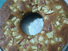 Bolo de iogurte de mel com maçã e canela