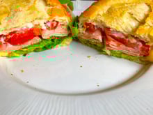 Sanduíche de mortadela