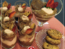 Cookie com creme de iogurte de chocolate