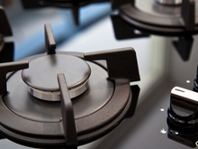 Trocar o fogão não precisa ser caro: 3 modelos quatro bocas por menos de R$ 1.000