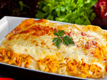 Segunda sem carne vermelha: lasanha de frango com queijo cremosa, gratinada e fácil de fazer