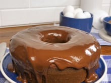 Nunca mais o seu bolo de chocolate vai ficar ressecado com essas dicas