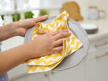 Esse é o certo: de quanto em quanto tempo devo trocar o pano de prato da cozinha?