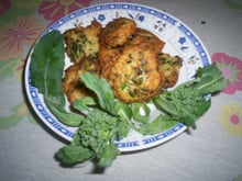 Bolinho de arroz com brócolis