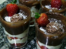 Brigadeiro com morango e creme