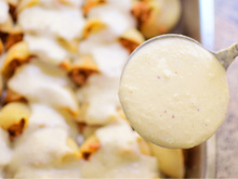 Sempre faço essa receita de molho branco simples com creme de leite e dá um toque extra em qualquer comida