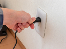 Você nunca deve deixar esse item ligado na tomada quando for sair de casa