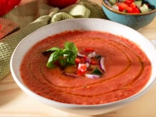 José Andrés, chef: “Na Espanha, usamos tomates pera, mas vale a pena experimentar; tente usar um tomate amarelo ou um tomate Zebra Verde no seu gaspacho.”