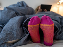 As pessoas que dormem de meia tem esses 5 traços de personalidade em comum