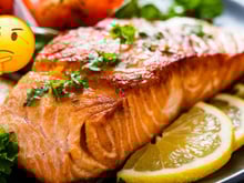 5 erros comuns que quase todo mundo comete ao cozinhar salmão