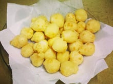 Bolinhas de queijo fritas