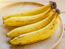 Nem na bancada, nem na geladeira: o truque do TudoGostoso para armazenar as bananas e fazer elas durarem semanas