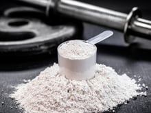 Whey protein falsificado: homem é preso por usar impressionante substância para fabricar o suplemento