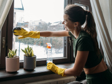 Adeus manchas nas janelas: adicione um pouco à água e elas brilharão por semanas