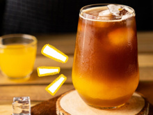 Café gelado com laranja: bebida refrescante é muito fácil de fazer e ainda fica lindo se servir em uma taça