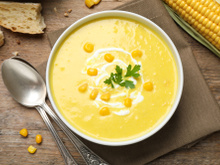 Esse acompanhamento com creme de leite e milho é perfeito para o seu almoço