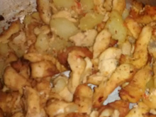 Peito de frango em tiras assado com batatas