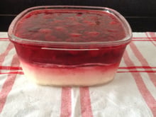 Sobremesa refrescante de frutas vermelhas