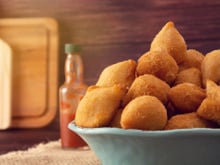 Coxinha sequinha e crocante igual de lanchonete gourmet para você fazer na sua casa