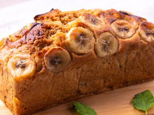 Esse é o melhor bolo de banana caramelizada que você vai experimentar na vida
