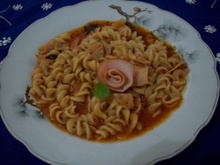 Macarrão expresso com calabresa e cenoura