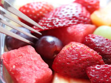Devo comer frutas à noite? 6 coisas que você precisa saber antes de presumir que não importa a hora do dia em que como frutas